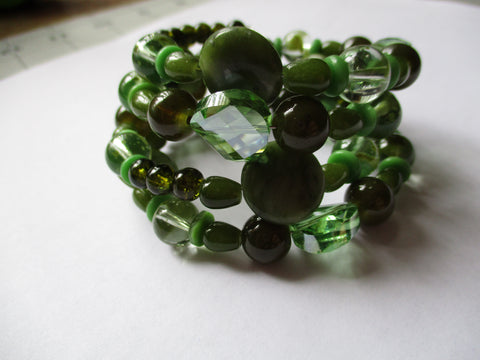 Memory Wire Green Glass Beads Bracelet (B530)