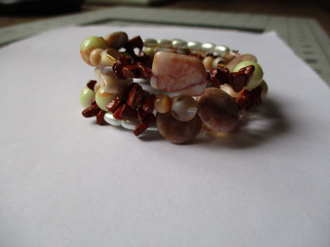 Memory Wire Beige Glass Chip Beads Bracelet (B532)