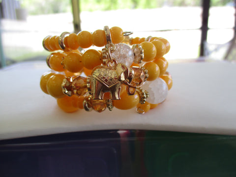 Yellow White Glass Beads Gold Beads Gold Elephant Charm Memory Wire Bracelet (B595)