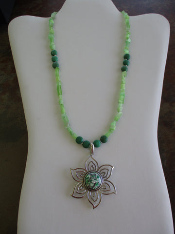 Silver Green Rock Chips Green Glass Beads Silver Green Flower Button Pendant Necklace (N1301)