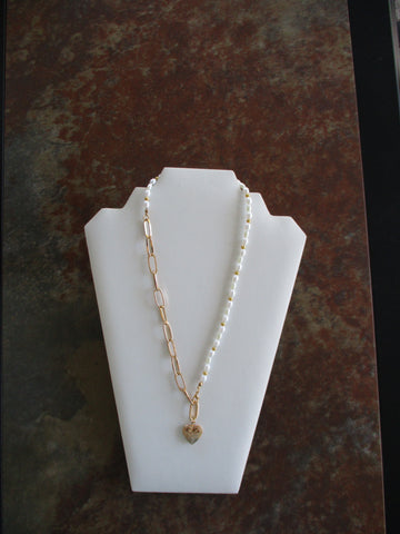Gold Chain White Rice Pearls Gold Pearls Gold Heart Picture Pendant Necklace (N1438)
