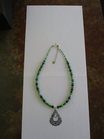 Multi Color Green Glass Beads Gray Pendant Silver Green Shell Pendant Necklace (N1464)