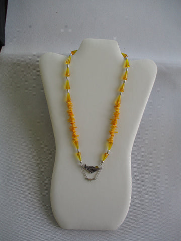 Yellow Bamboo Beads Yellow Glass Cone Beads Mountain with Flying Bird Pendant Necklace (N1470)