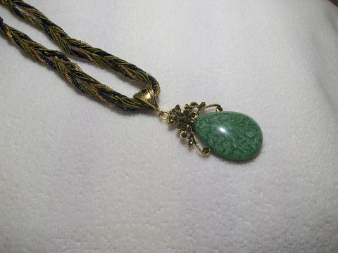 Green Braided Tear Drop Flower Necklace (N449)