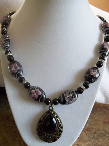 Reversible Glass Black Pink Blue Flower Beads Bronze Black Pendant Necklace (N763)