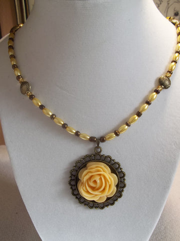 Bronze Yellow Rose Pendant Yellow Bronze Beads Necklace (N820)