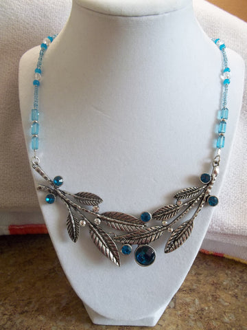 Silver Leaf Pendant Blue Clear Glass Beads Necklace (N936)